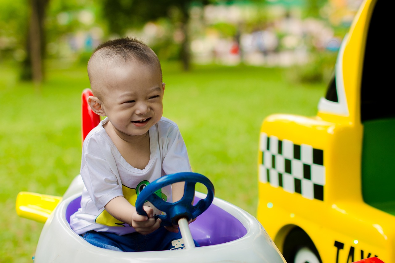 2岁孕妈供卵生的宝宝玩具代妈借卵生的男孩车（两岁小孩玩具车）